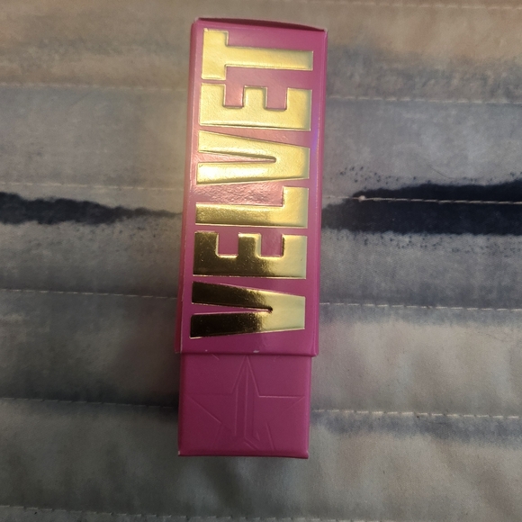 Jeffree Star Velvet Trap Lipstick in Communion Wine - Picture 2 of 4